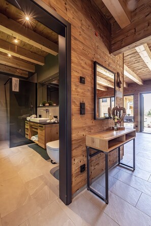 Chalet | Bathroom | Towels - Chalet Eigener Sauna im Vital Camp Bayerbach (Bayerbach)