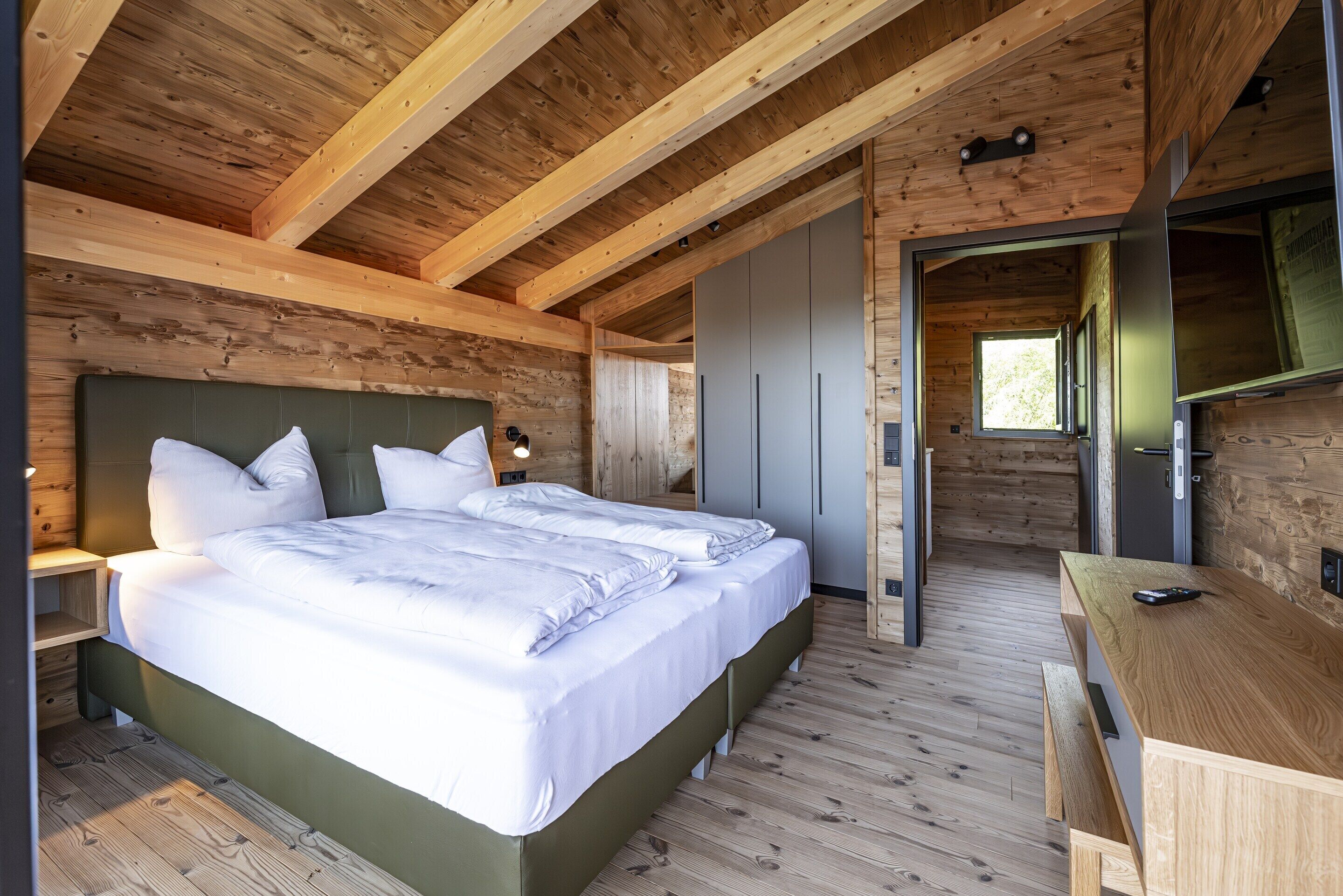 Chalet | 3 kamar tidur dan dilengkapi dengan perabotan berbeda-beda