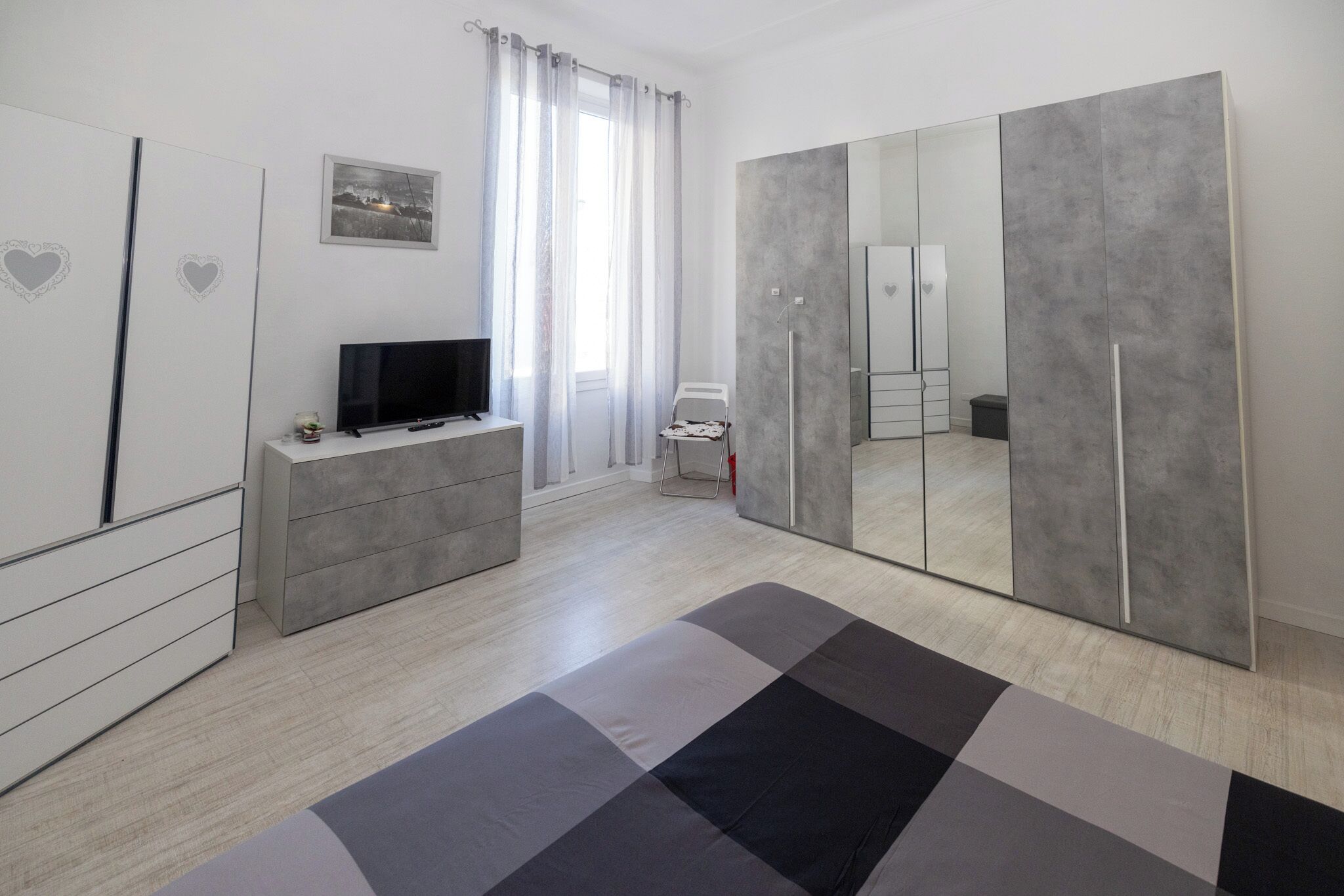 アイロン / アイロン台、WiFi (無料)、ベッドシーツ