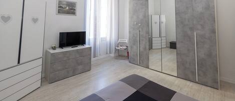 2 室のベッドルーム、アイロン / アイロン台、WiFi (無料)、ベッドシーツ