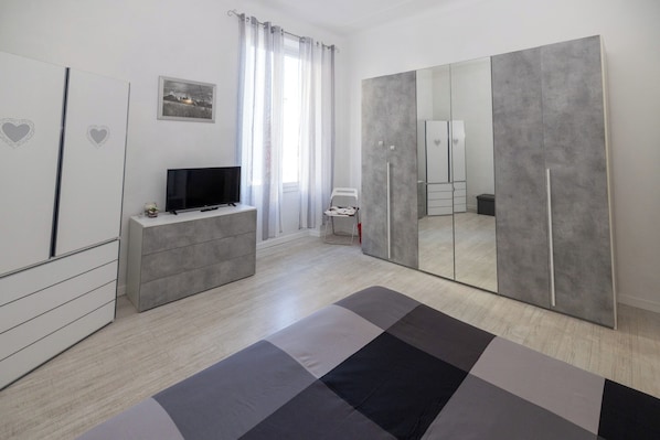 2 camere, ferro/asse da stiro, Wi-Fi gratuito, lenzuola