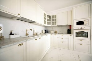 Coffee/tea maker, fridge, microwave, oven - Sea View Luxury Boutique Penthouse St Pauls Bay (St. Paul's Bay)