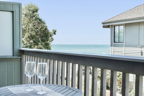 Nearly-Beachfront 6 bedrooms + Dog