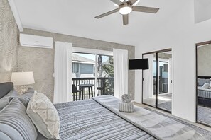 6 bedrooms, desk, iron/ironing board, travel cot - Nearly-Beachfront 6 bedrooms + Dog (Ventura)