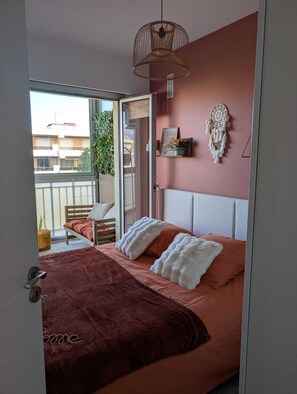 1 bedroom, travel crib, free WiFi, bed sheets