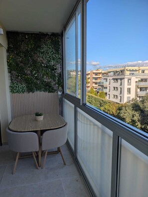 Dining - T2 cosy proche de Nice - 2mn à pieds de la plage (Cagnes-sur-Mer)