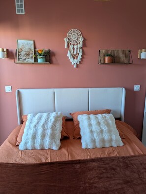 1 Schlafzimmer, Reisekinderbett, kostenloses WLAN, Bettwäsche