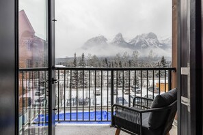 Property grounds - Front Row To The Mountains | Soak In The Scenery (Canmore)