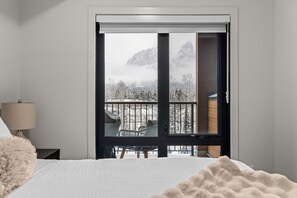 3 bedrooms, iron/ironing board, travel cot, WiFi - Front Row To The Mountains | Soak In The Scenery (Canmore)