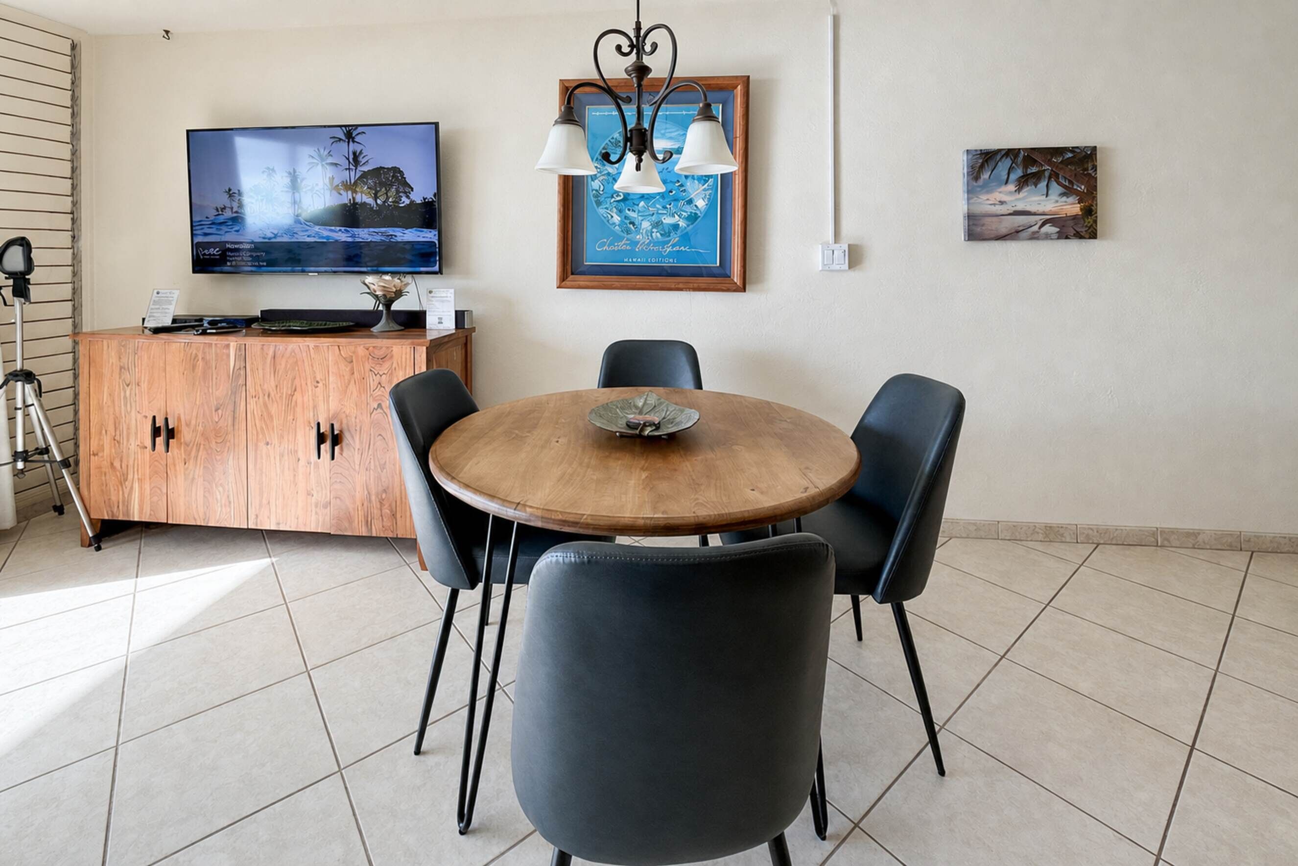 Condo, 1 cama King size y sofá cama, lanai, vista al océano (Punahoa Beach 201) | Interior