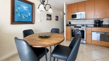 Condo, 1 King Bed with Sofa bed, Lanai, Ocean View (Punahoa Beach 201) | Private kitchen