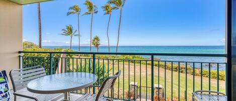 Appart'hôtel, 1 très grand lit et 1 canapé-lit, véranda, vue océan (Punahoa Beach 201) | Restauration extérieure