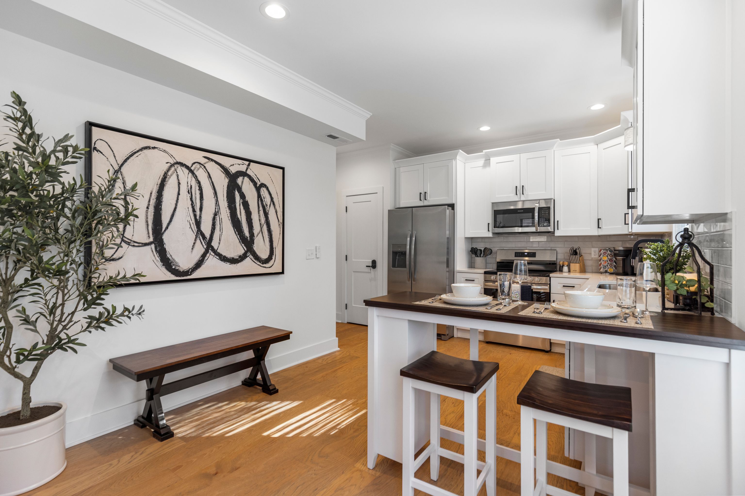 Réfrigérateur, micro-ondes, four, plaque de cuisson