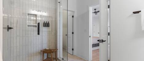 Cuna de viaje, wifi gratis y ropa de cama