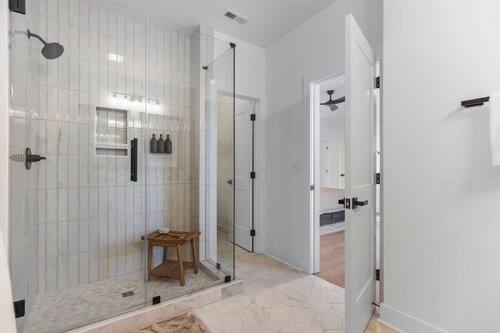 Bright & Cozy 4BR Less than a 1 Mile from Downtown Greenville