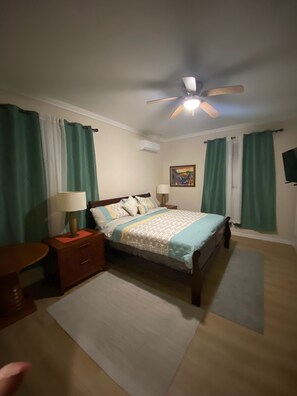 Iron/ironing board, WiFi, bed sheets - 2-bedroom townhome in delightful Nassau with AC comfort (Nassau)