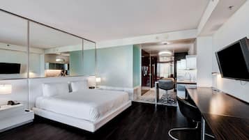 Deluxe-Studiosuite, Stadtblick | Zimmersafe, Verdunkelungsvorhänge, Bügeleisen/Bügelbrett