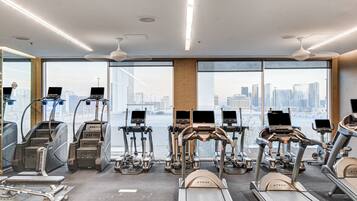 Deluxe Studio Suite, City View | Fitness facility