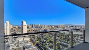 Deluxe-Studiosuite, Stadtblick | Unterkunftsgelände