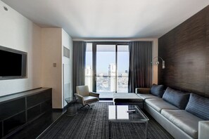 デラックス スタジオスイート シティビュー | リビング エリア