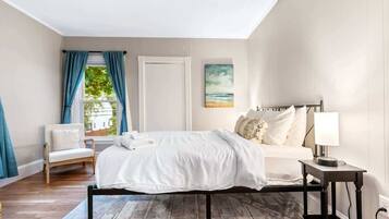 Desk, iron/ironing board, travel cot, WiFi