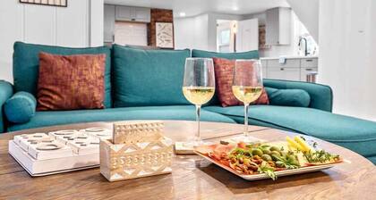 Sleeps 16+ | W/D | Parking | 15 mins to Old Port