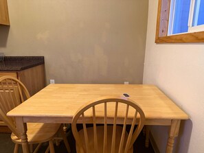 Dining - Sagebrush Inn (Baker)