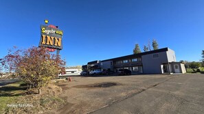 Exterior - Sagebrush Inn (Baker)