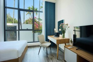 3 bedrooms, in-room safe, desk, iron/ironing board