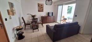 Living area - Apartment T2 Fort-de-France quiet residential area. (Fort-de-France)