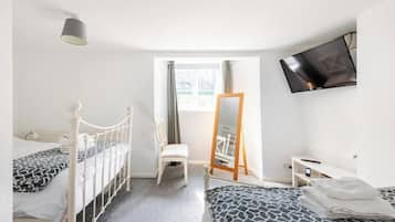 Iron/ironing board, WiFi, bed sheets