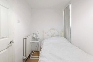 Iron/ironing board, WiFi, bed sheets - Entire guest suite in South Yorkshire, United Kingdom (Sheffield)