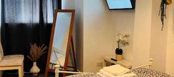 Stylish Private Guest Suite | Sleeps 5 | Free Parking |Near City & Peak District