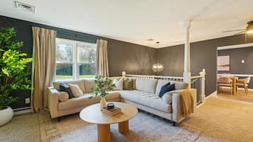 Téléviseur connecté, jeux vidéo, table de baby-foot