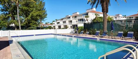 Et oppvarmet basseng