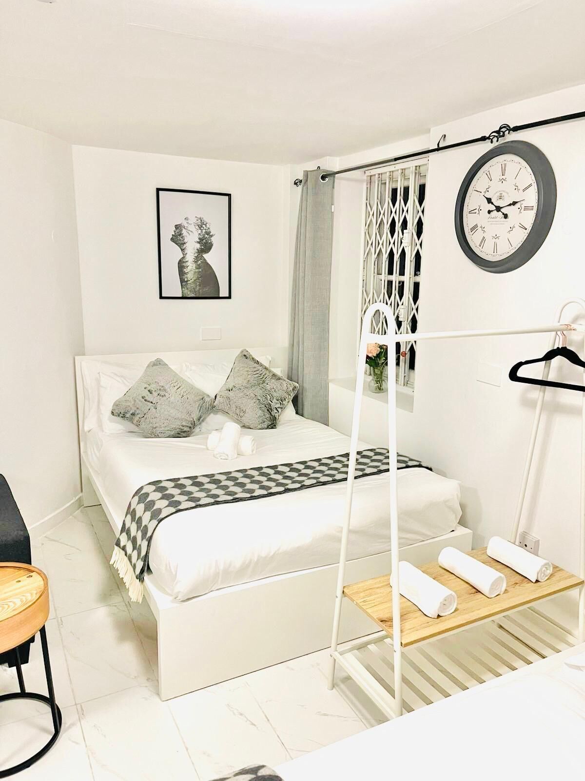 Iron/ironing board, WiFi, bed sheets