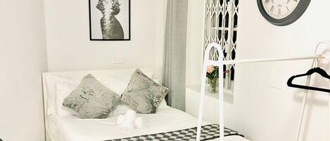 مكواة/لوح كي وواي فاي وملاءات أسرّة