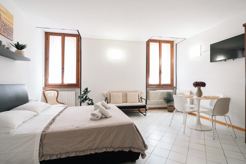 Perfect Accommodation For Tourists, Free Parking At Night. - Verona