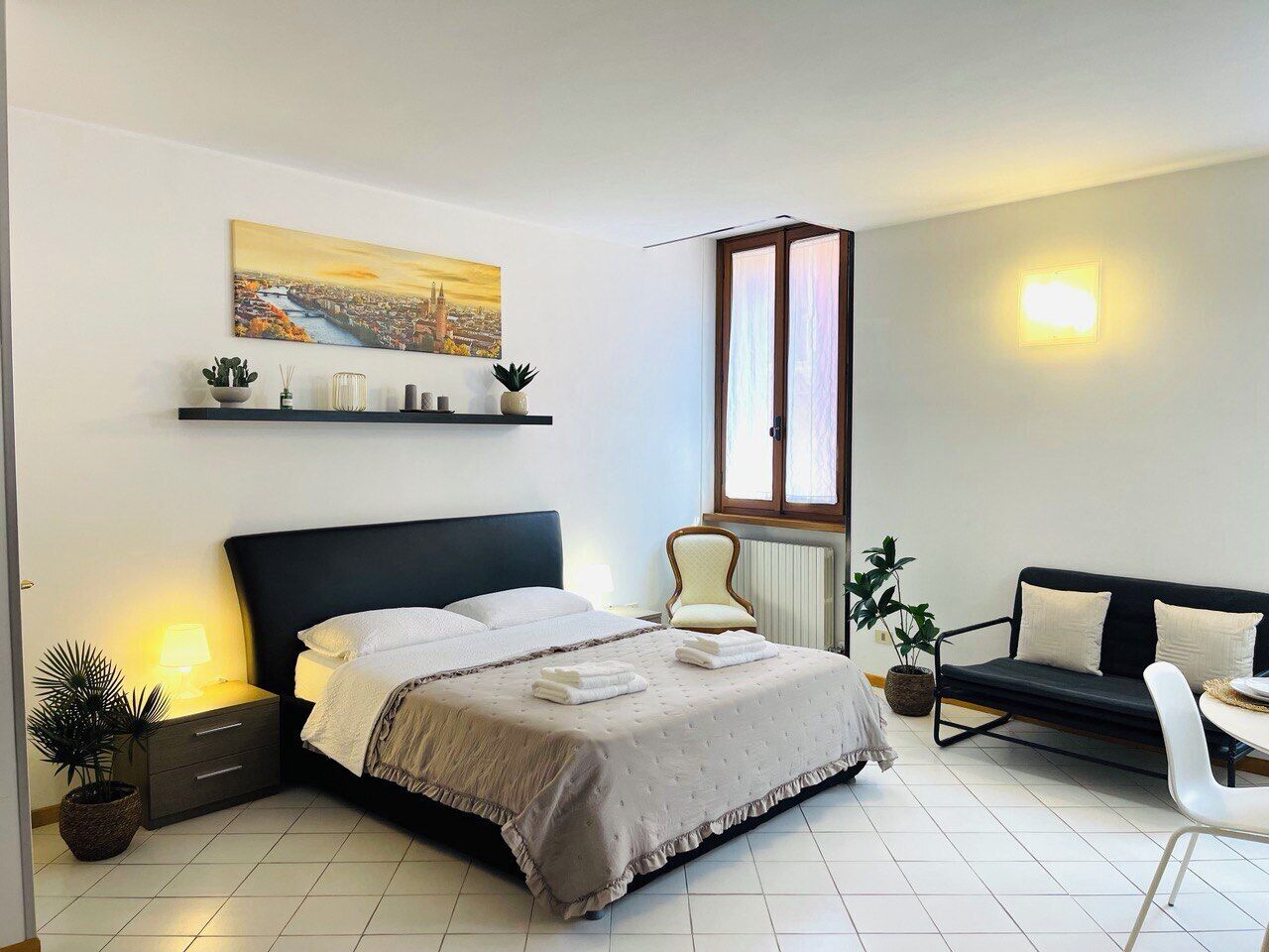 Iron/ironing board, WiFi, bed sheets