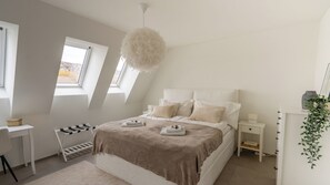1 bedroom, iron/ironing board, WiFi, bed sheets - Modern apartment next to Zurich HB with roof terrace (Zürich)