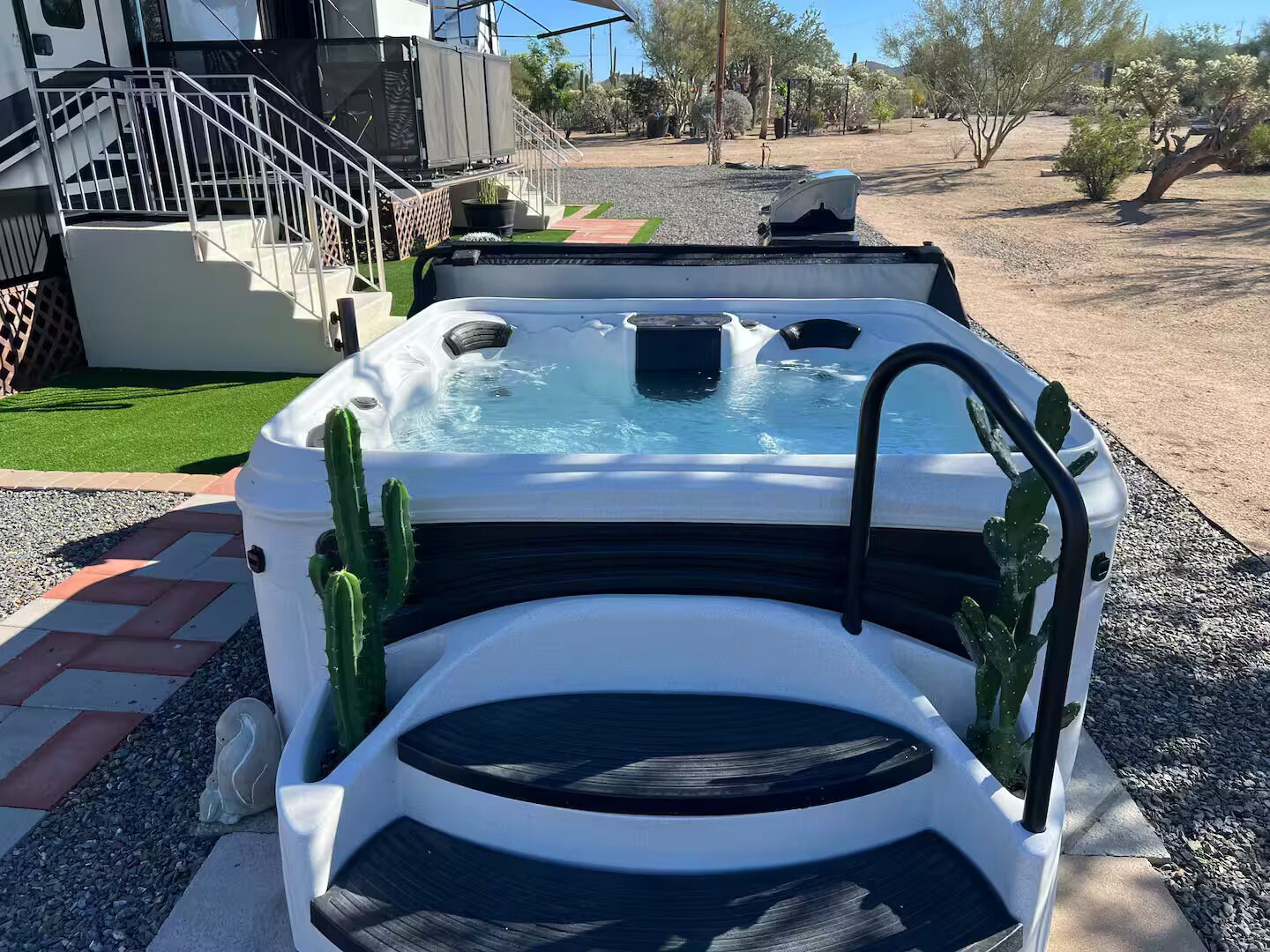 Tina de hidromasaje al aire libre