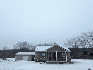 Exterior - Close to all Ellicottville has to offer, plus a spacious yard to unwind (Great Valley)