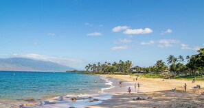 Beach nearby - Kamaole Beach Royale 506 - Stunning Ocean Views, Spectacular Renovation, AC (Kihei)