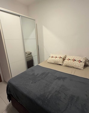 2 bedrooms, iron/ironing board, free WiFi