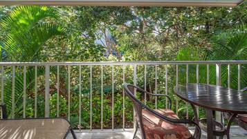 Condo, 1 King Bed with Sofa bed, Lanai, Garden View (Kihei Kai Nani 238) | Outdoor dining