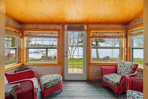 Interior - Lakefront Cabin on Paradise Lake (Levering)