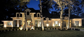 Ultra-Luxury FIFA World Cup Estate, Private Pool, Spa, 24/7 Chauffeur Service