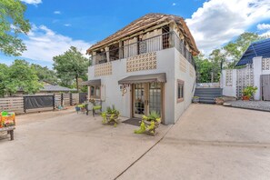 Exterior - Charming Alamo Heights Studio (San Antonio)