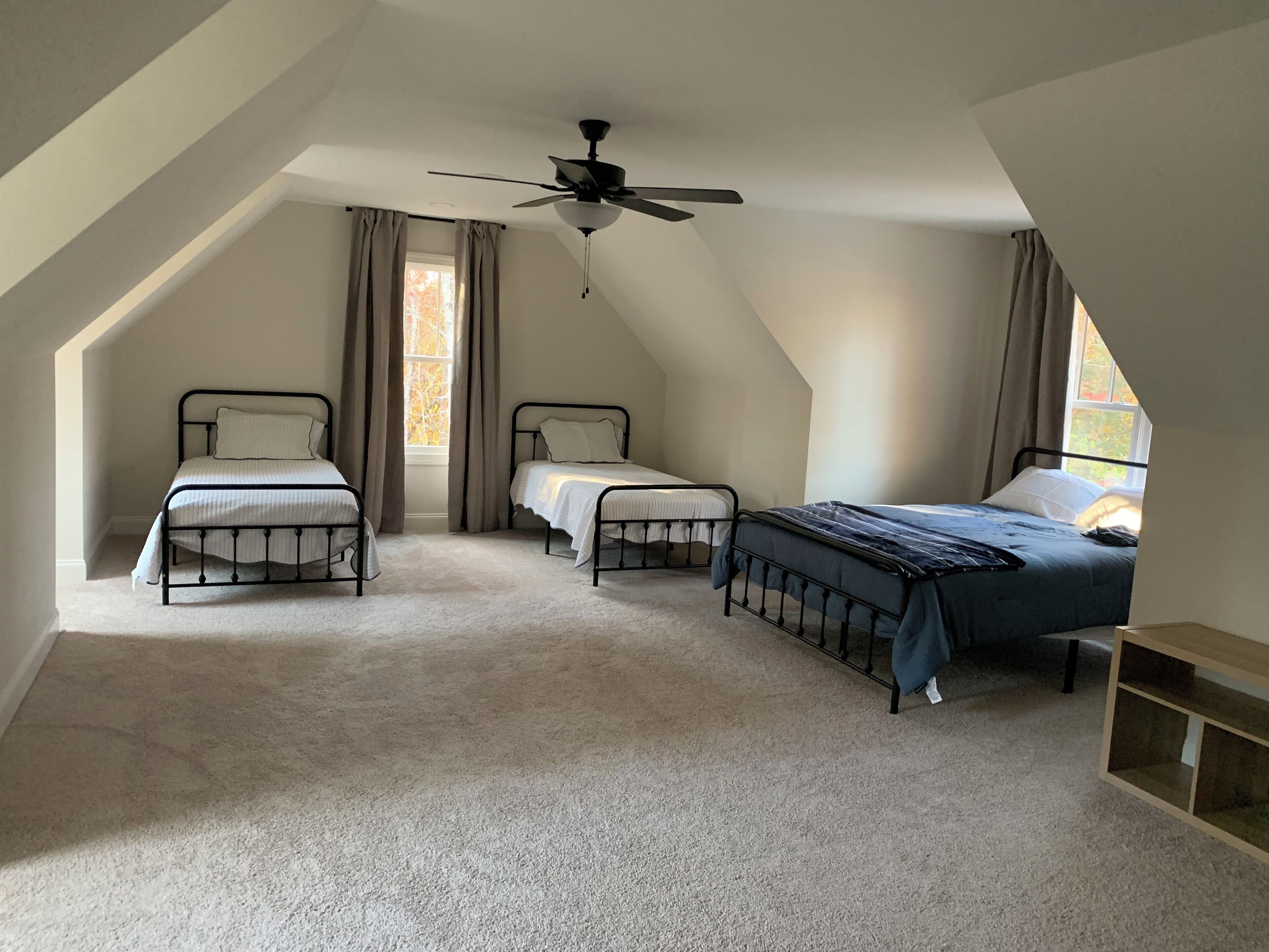 Strygejern/strygebræt, internetforbindelse, sengetøj