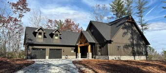 Fabulous 4-bedroom house with AC in charming Salem